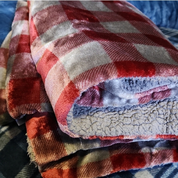 Montauk Red Gray Buffalo Check Plaid Sherpa Throw Blanket - Picture 1 of 11